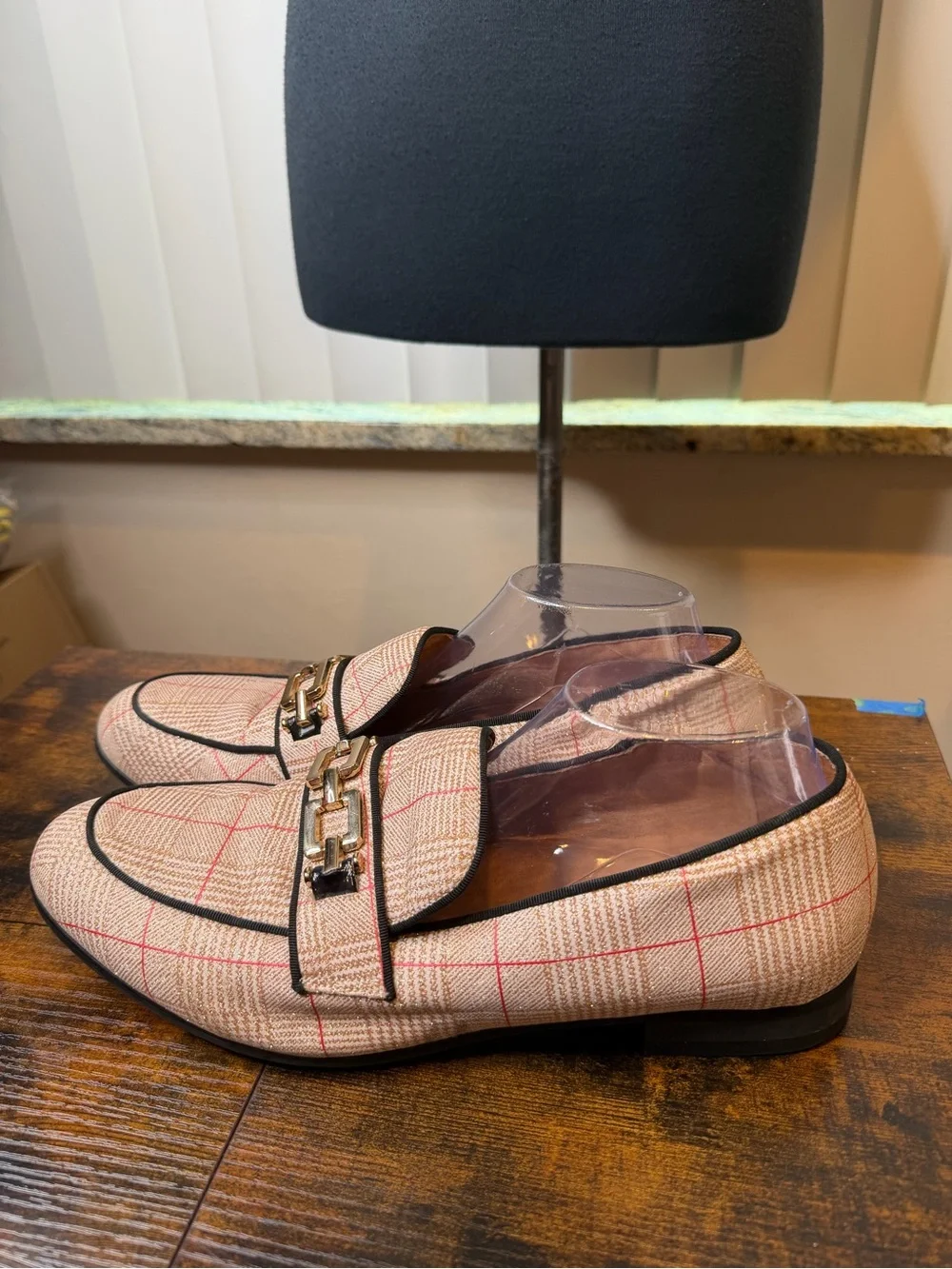 Meijiana tan red plaid pattern gold-tone chain bit detail across vamp Size 10.5
